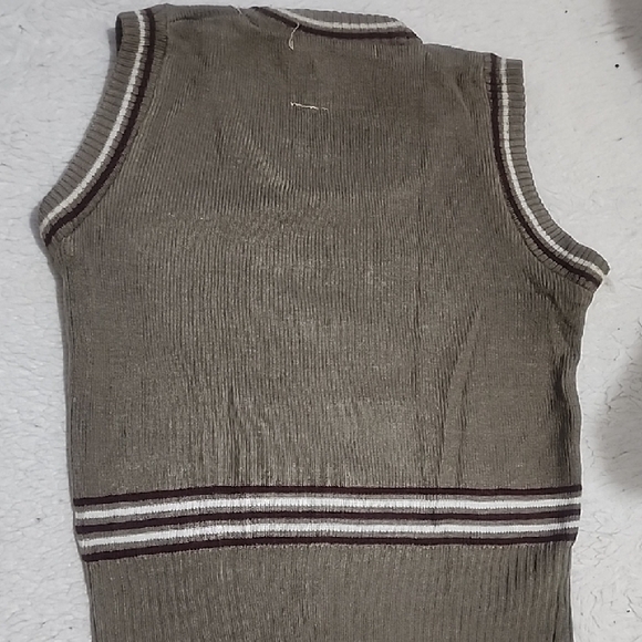 Striped Ribbed Sleeveless Top - Picture 10 of 15